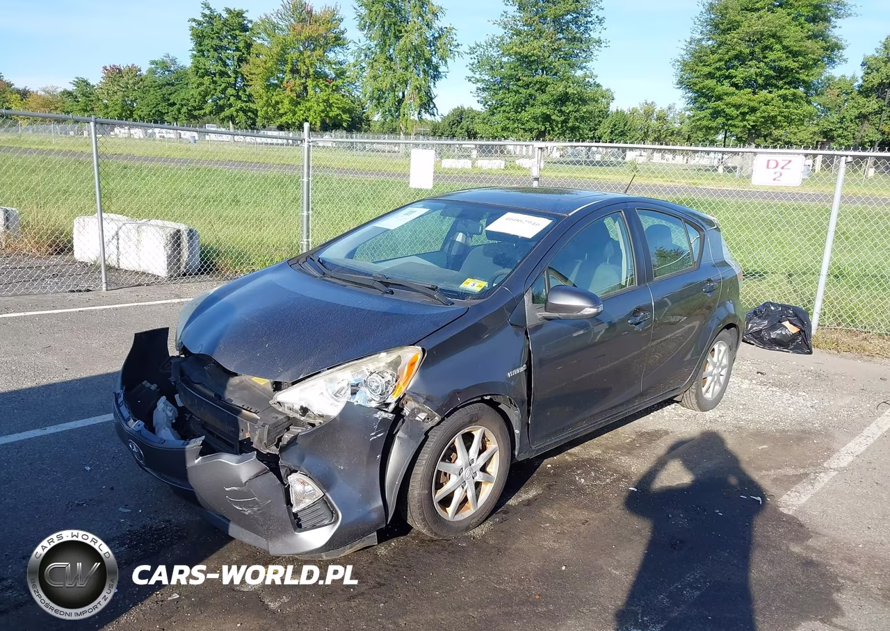 2012 Toyota Prius C Three VIN:JTDKDTB31C1028233 - 2