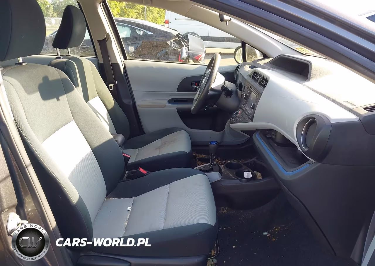2012 Toyota Prius C Three VIN:JTDKDTB31C1028233 - 5