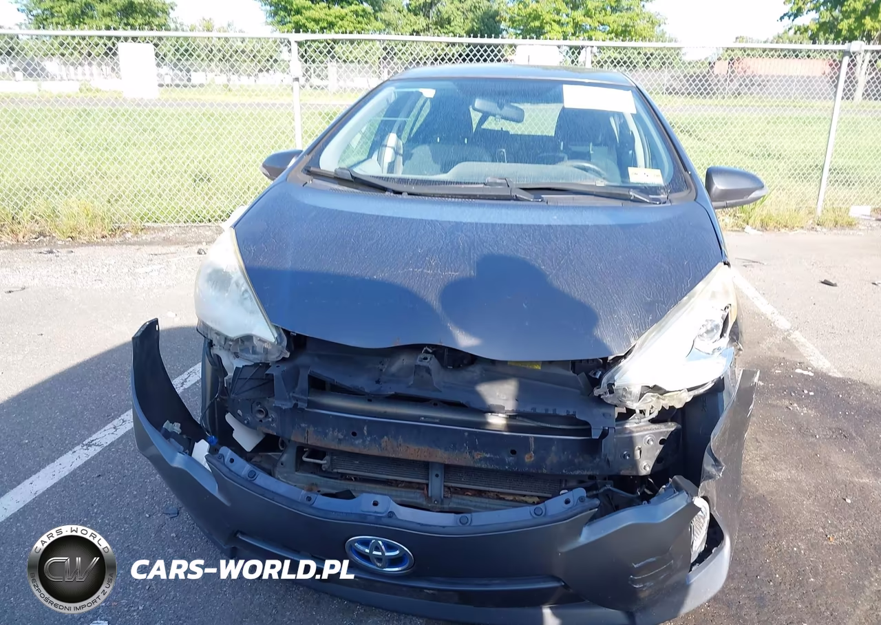 2012 Toyota Prius C Three VIN:JTDKDTB31C1028233 - 6