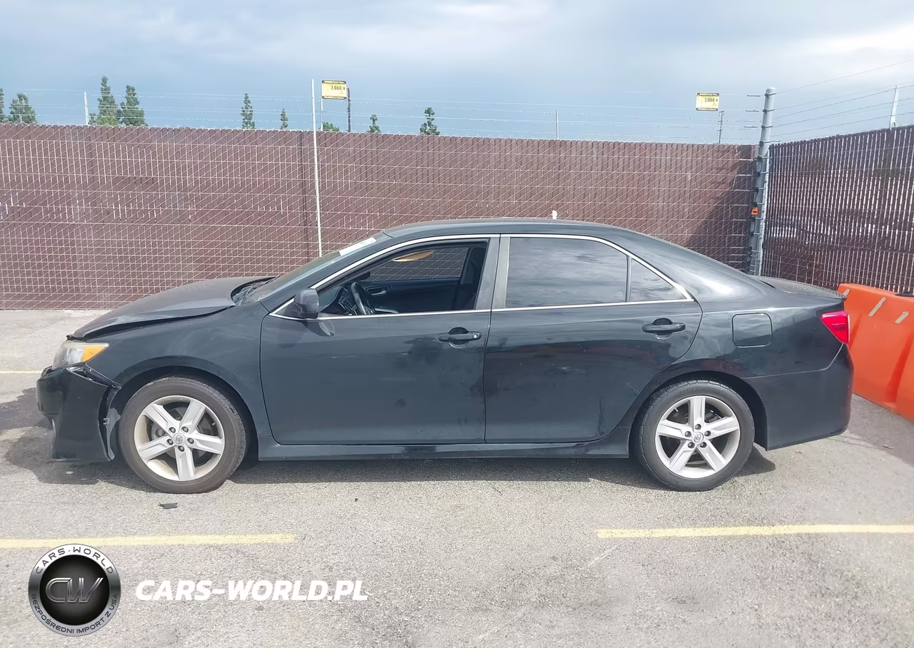 2014 Toyota Camry Se VIN:4T1BF1FK3EU829324 - 14