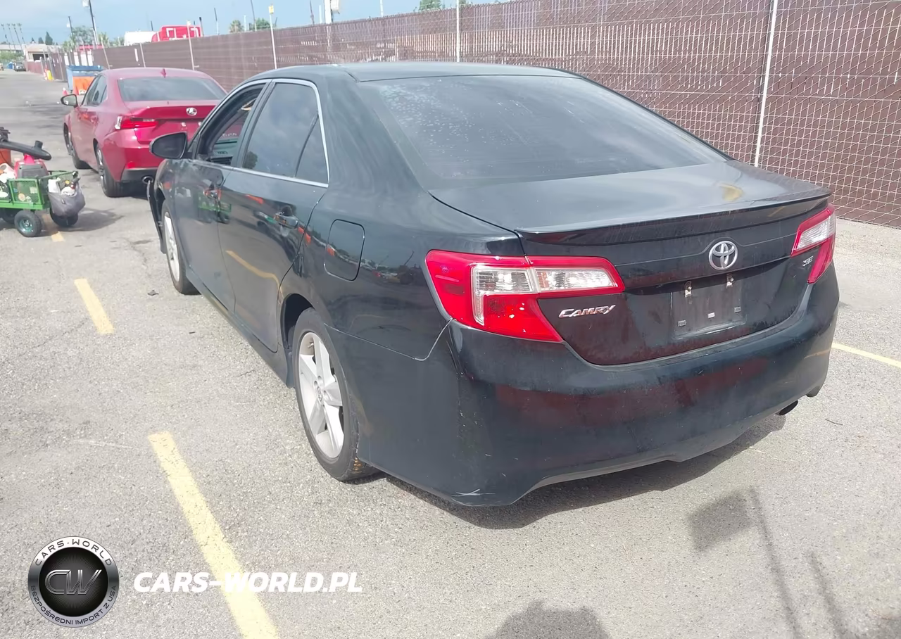 2014 Toyota Camry Se VIN:4T1BF1FK3EU829324 - 3