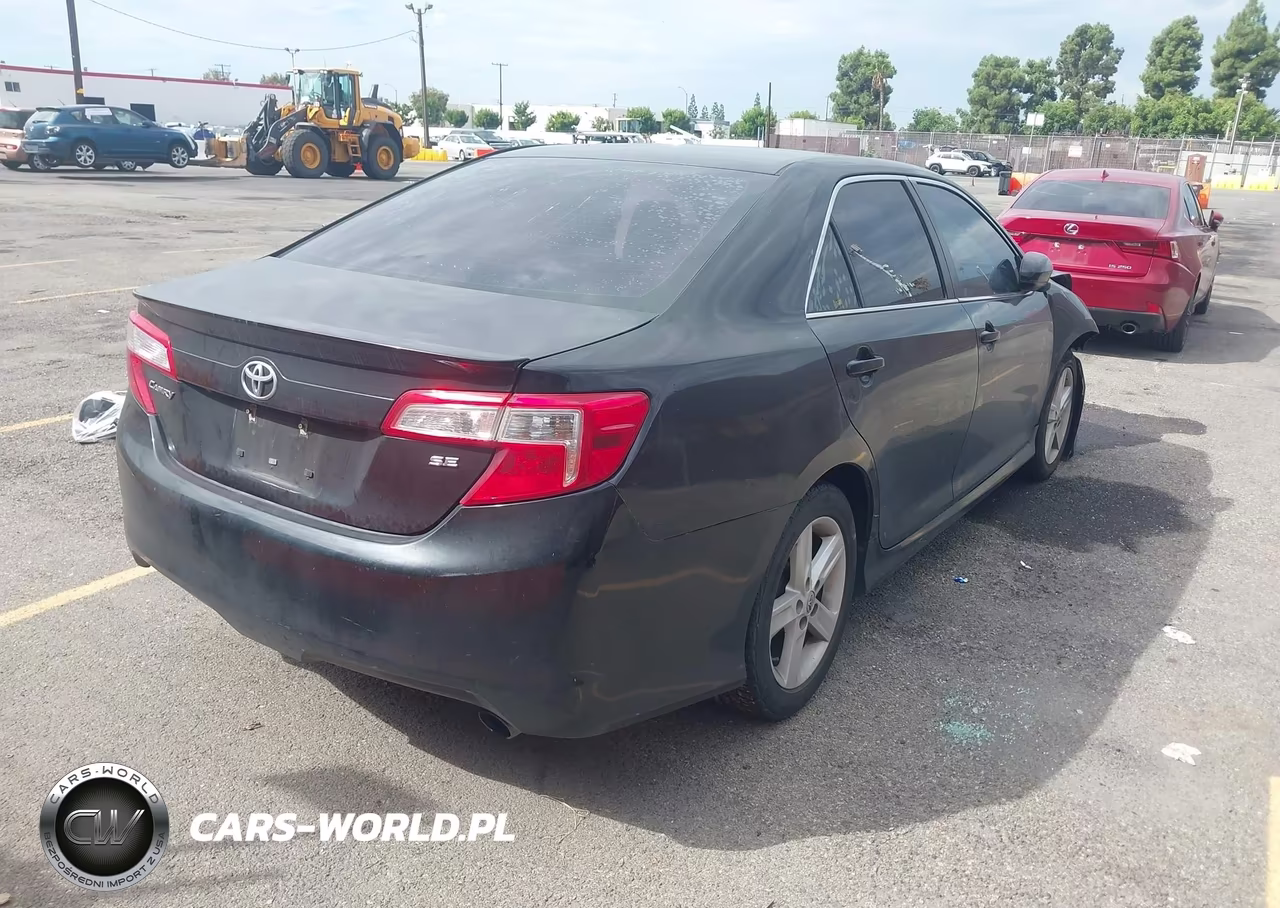 2014 Toyota Camry Se VIN:4T1BF1FK3EU829324 - 4