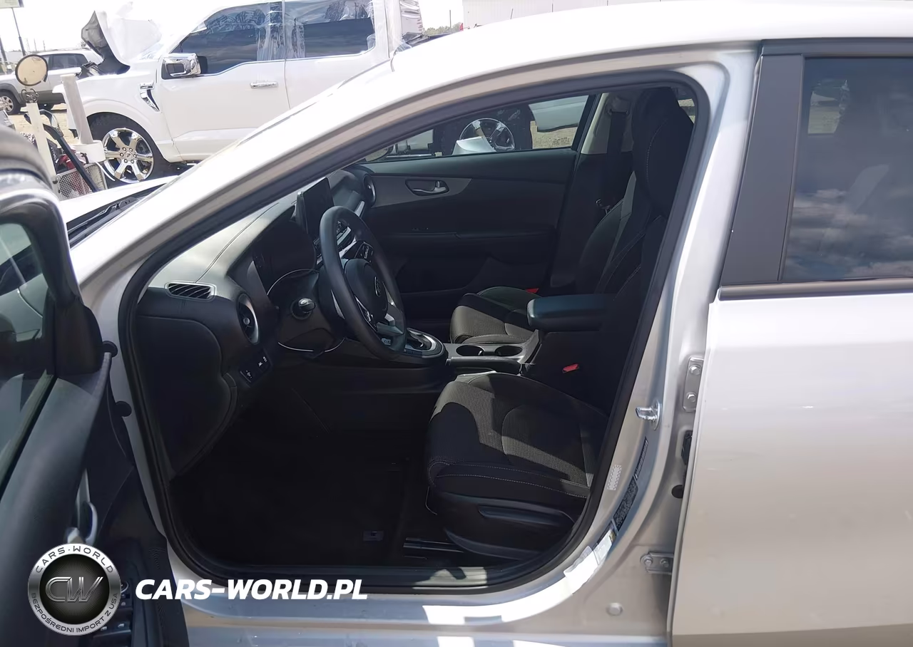 2021 Kia Forte Lxs VIN:3KPF24AD0ME308845 - 18