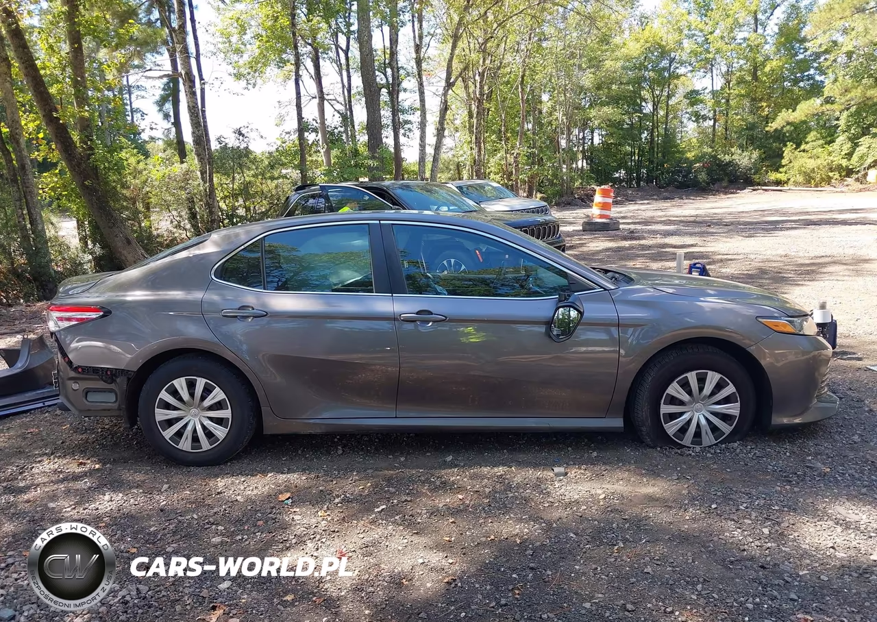 2018 Toyota Camry L VIN:4T1B11HK2JU598390 - 14