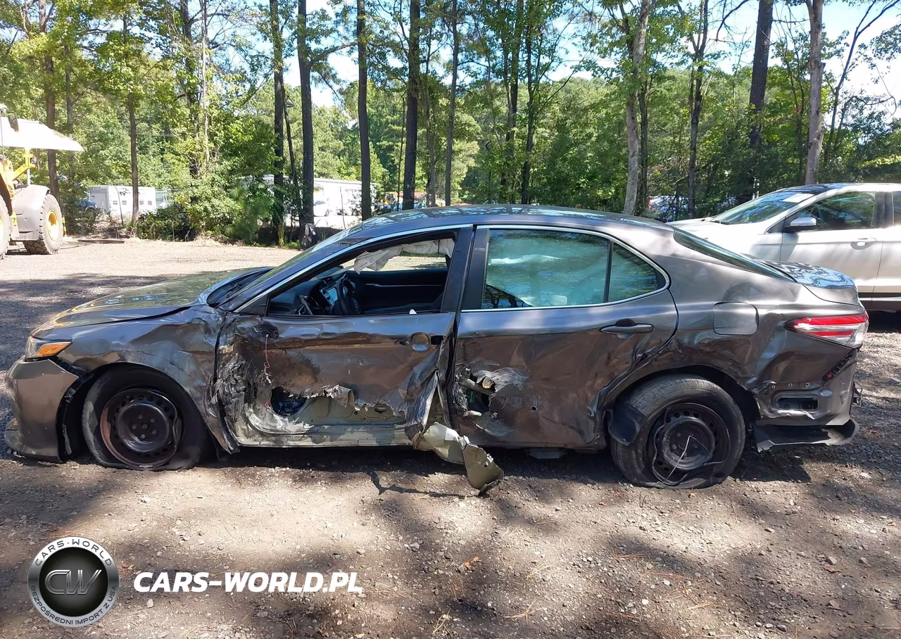 2018 Toyota Camry L VIN:4T1B11HK2JU598390 - 15