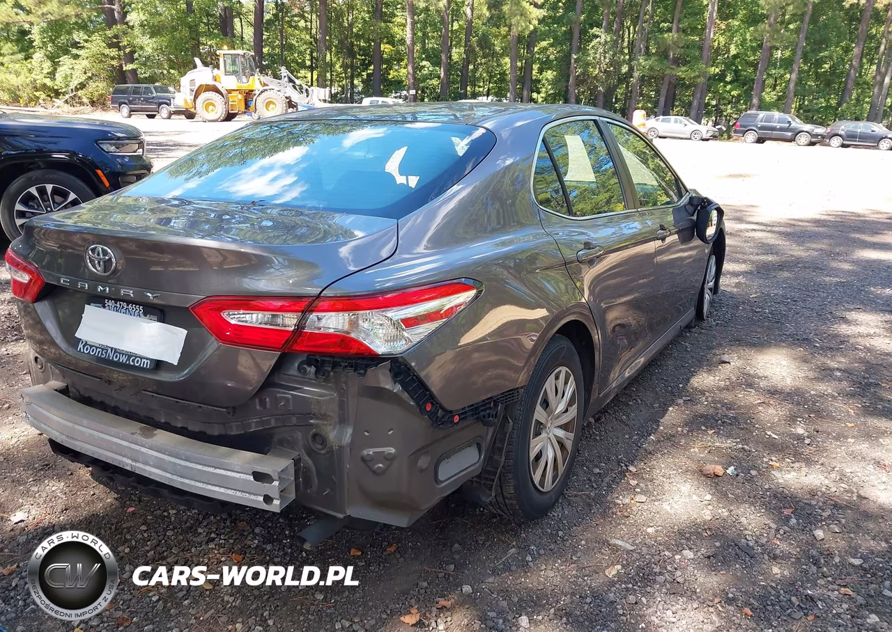 2018 Toyota Camry L VIN:4T1B11HK2JU598390 - 4
