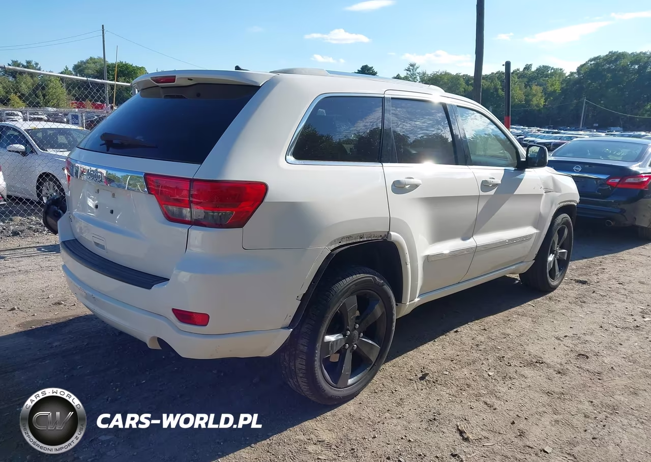2012 Jeep Grand Cherokee Laredo VIN:1C4RJFAG7CC185556 - 4