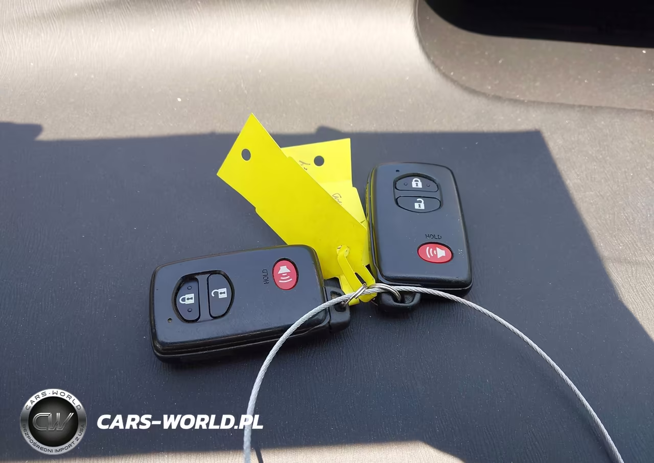 2013 Toyota Prius Two VIN:JTDKN3DU6D5664482 - 11