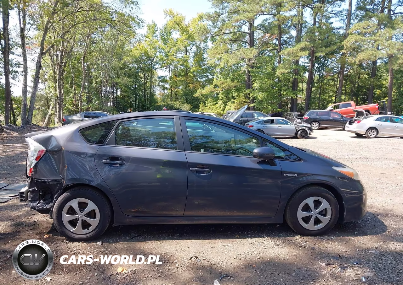 2013 Toyota Prius Two VIN:JTDKN3DU6D5664482 - 14
