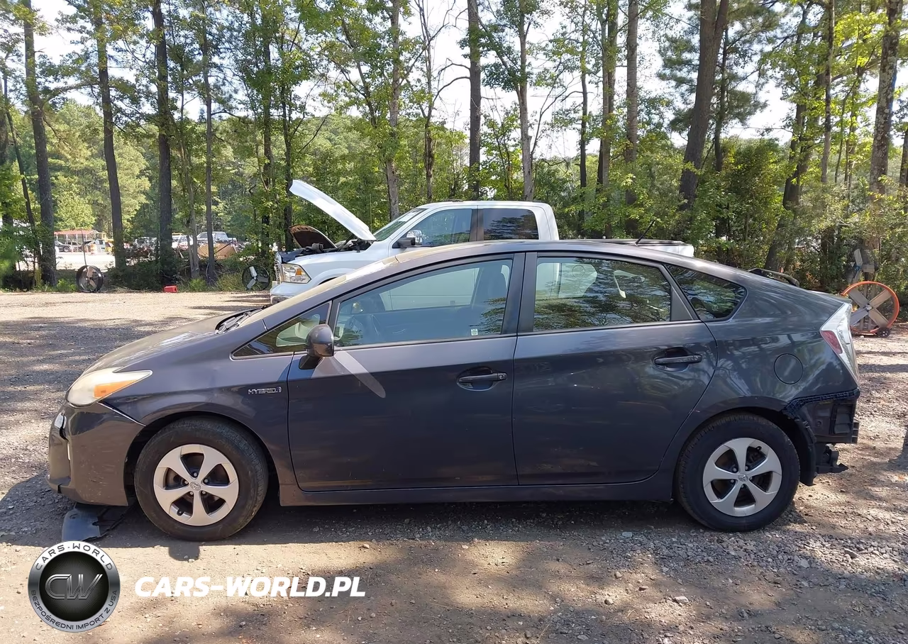 2013 Toyota Prius Two VIN:JTDKN3DU6D5664482 - 15
