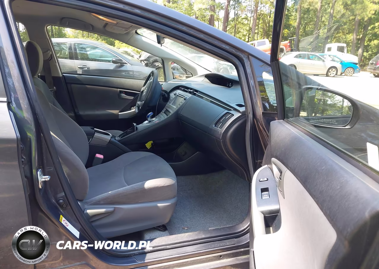 2013 Toyota Prius Two VIN:JTDKN3DU6D5664482 - 5