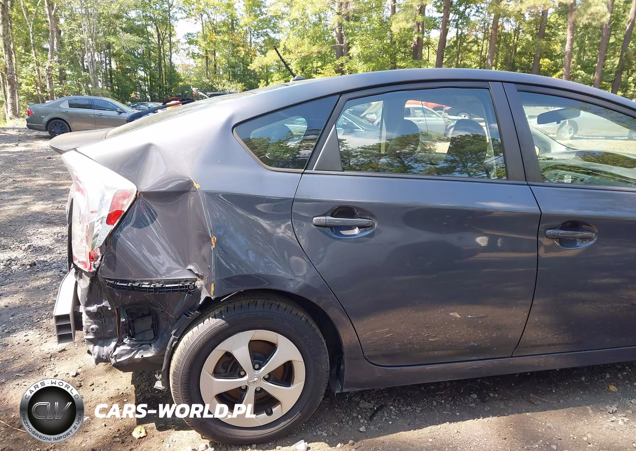 2013 Toyota Prius Two VIN:JTDKN3DU6D5664482 - 6