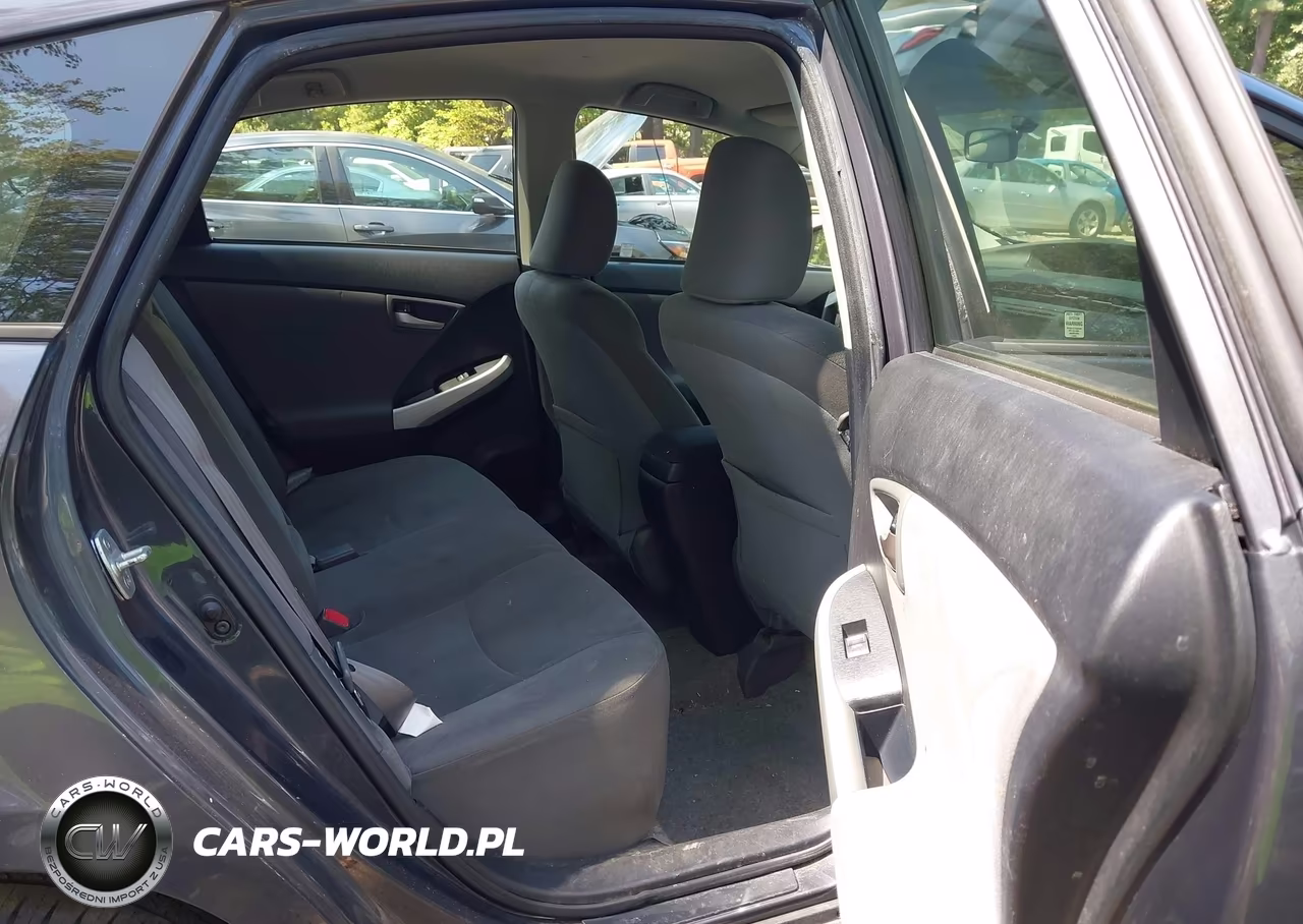 2013 Toyota Prius Two VIN:JTDKN3DU6D5664482 - 8