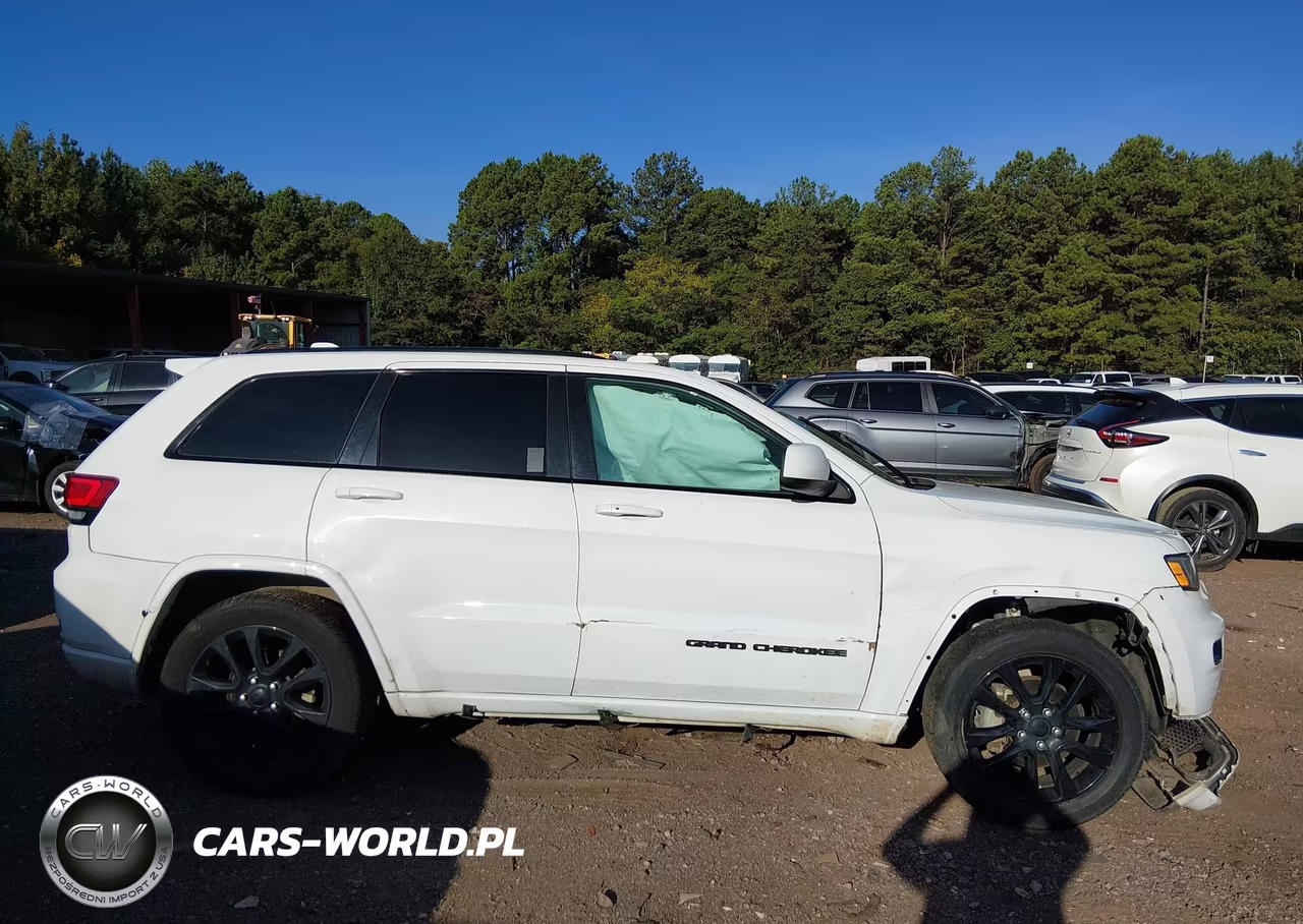 2019 Jeep Grand Cherokee Altitude 4X2 VIN:1C4RJEAG8KC630797 - 14