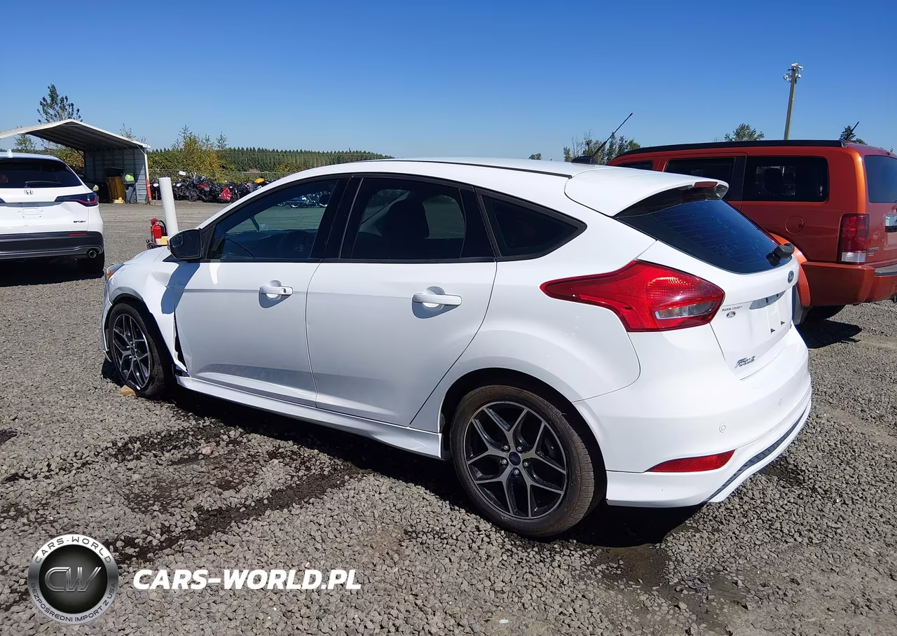 2016 Ford Focus Se VIN:1FADP3K2XGL289559 - 3