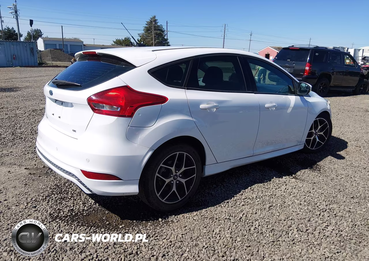 2016 Ford Focus Se VIN:1FADP3K2XGL289559 - 4