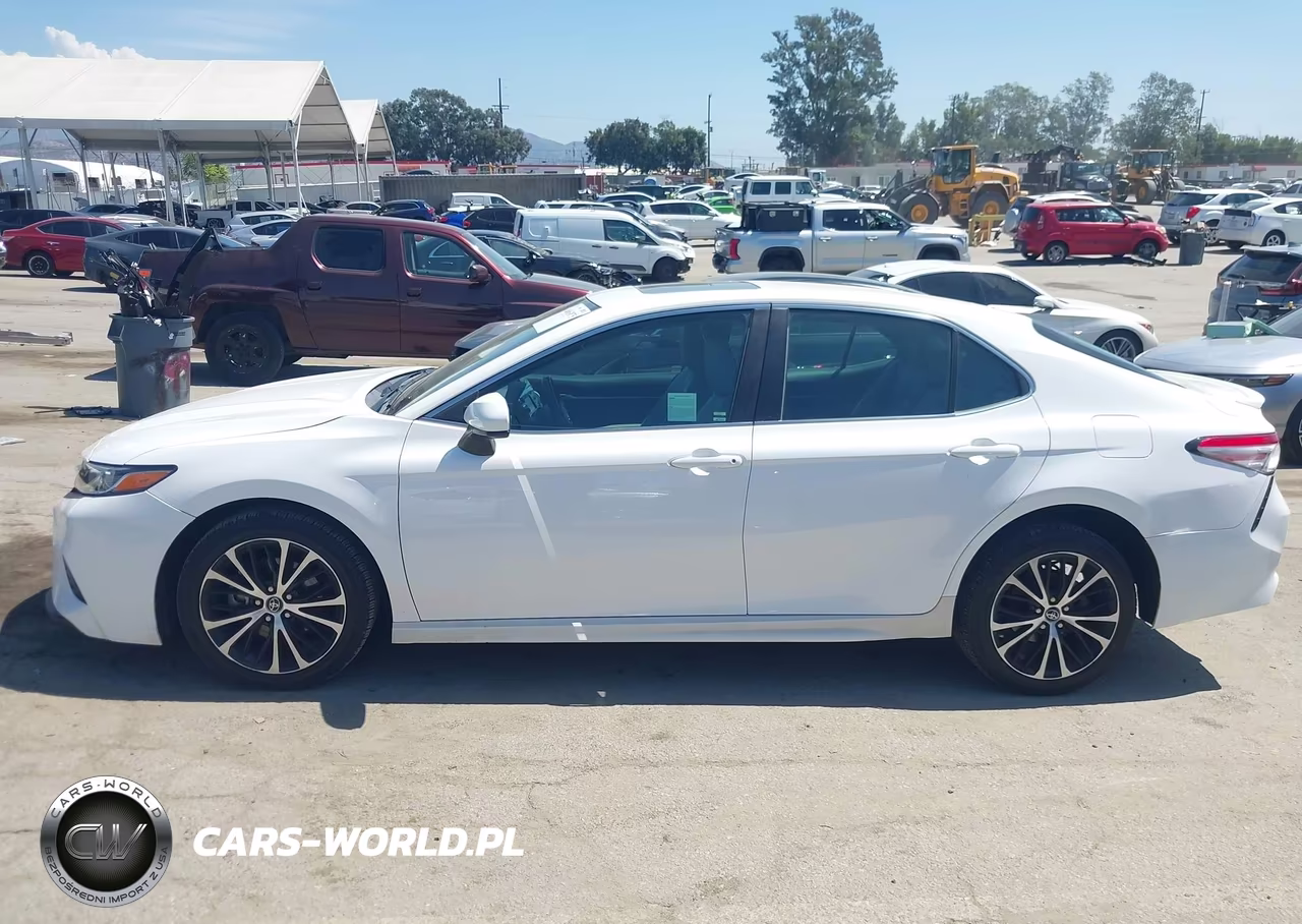 2018 Toyota Camry Se VIN:4T1B11HK6JU553050 - 14