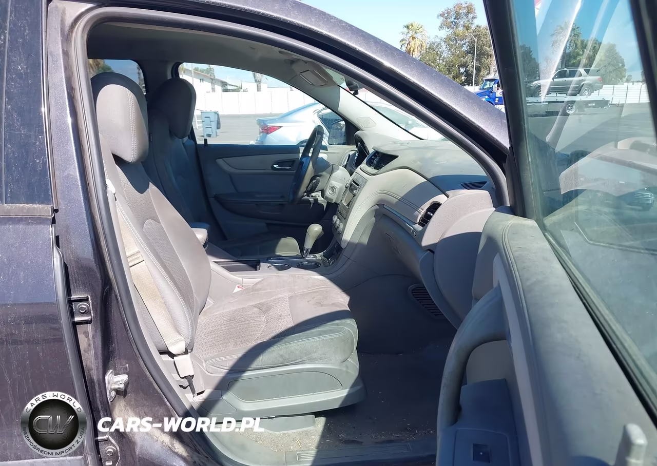 2017 Chevrolet Traverse Ls VIN:1GNKVFKD5HJ119611 - 5