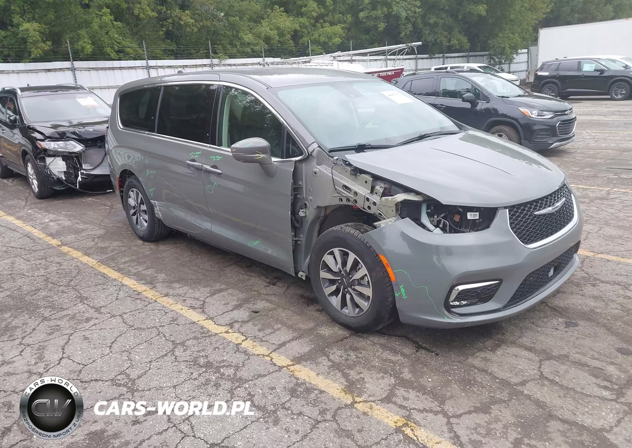 2022 Chrysler Pacifica Hybrid Touring L