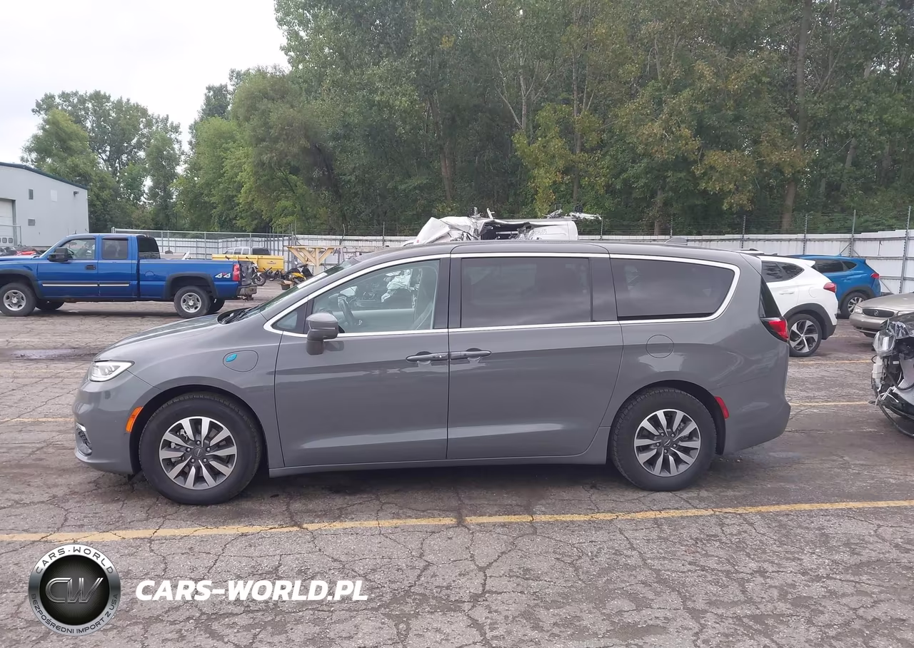 2022 Chrysler Pacifica Hybrid Touring L VIN:2C4RC1L71NR124238 - 14
