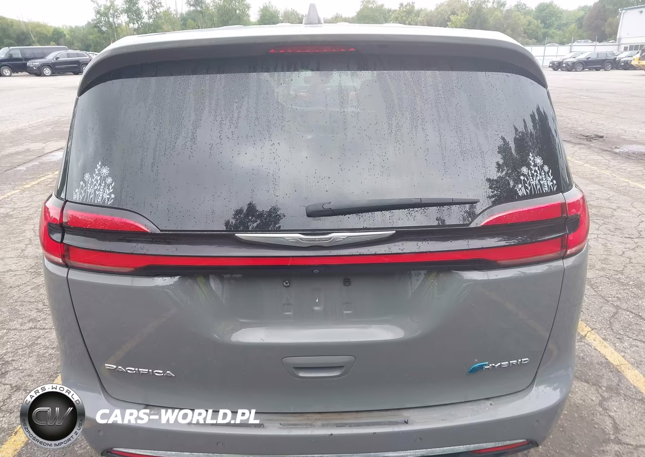 2022 Chrysler Pacifica Hybrid Touring L VIN:2C4RC1L71NR124238 - 16