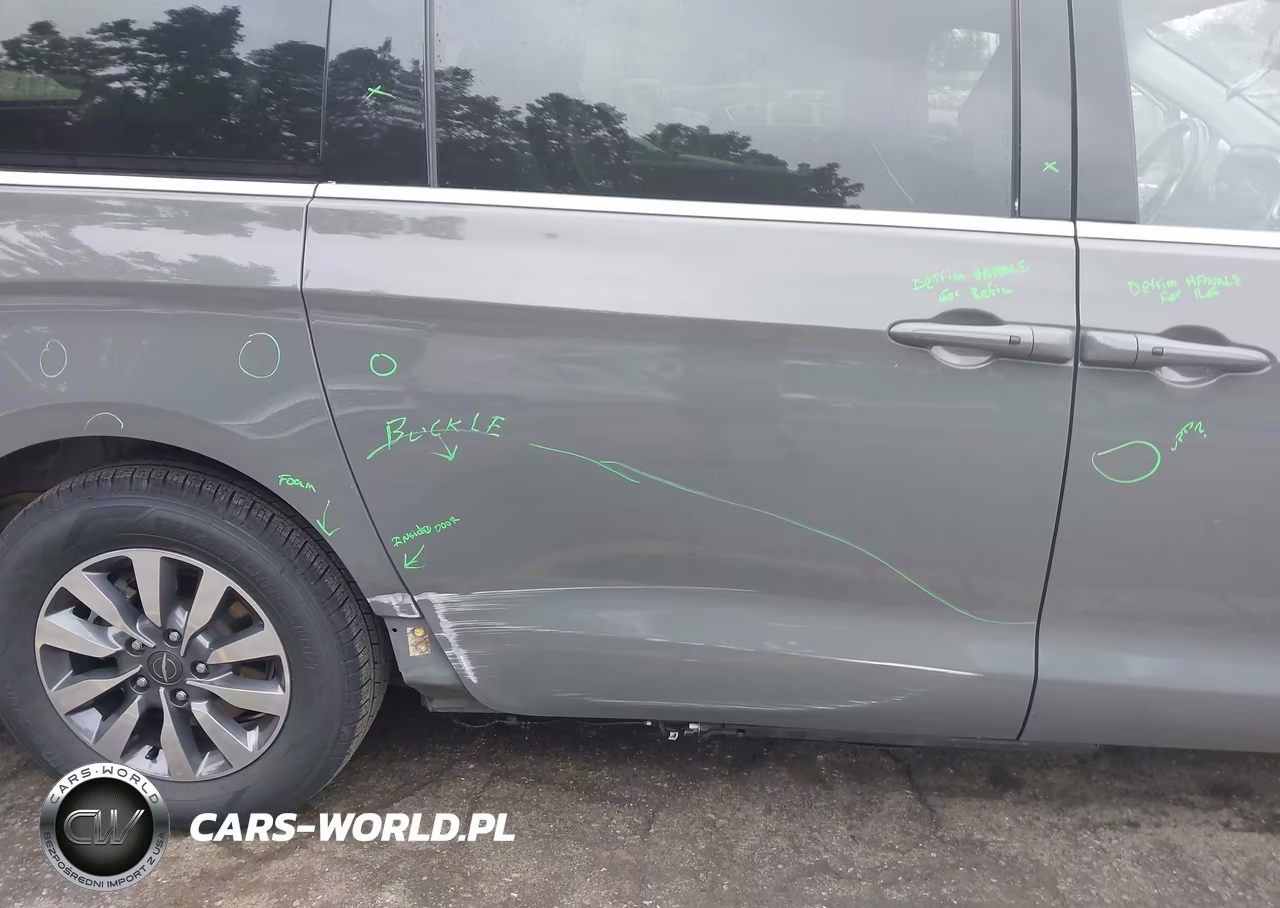 2022 Chrysler Pacifica Hybrid Touring L VIN:2C4RC1L71NR124238 - 17