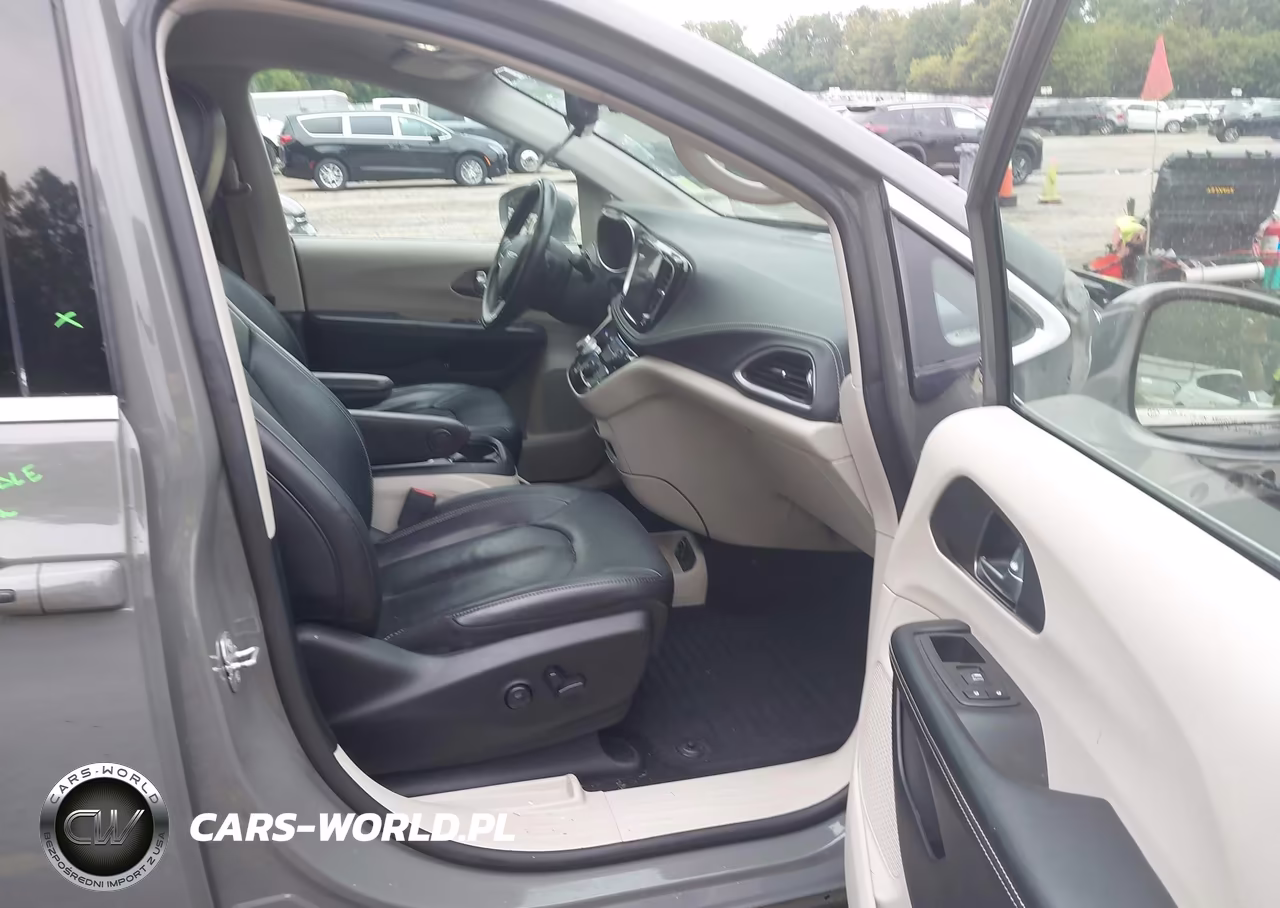 2022 Chrysler Pacifica Hybrid Touring L VIN:2C4RC1L71NR124238 - 5