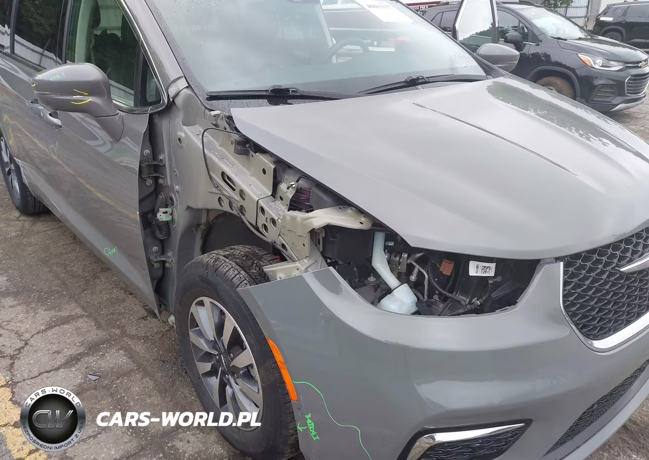 2022 Chrysler Pacifica Hybrid Touring L VIN:2C4RC1L71NR124238 - 6