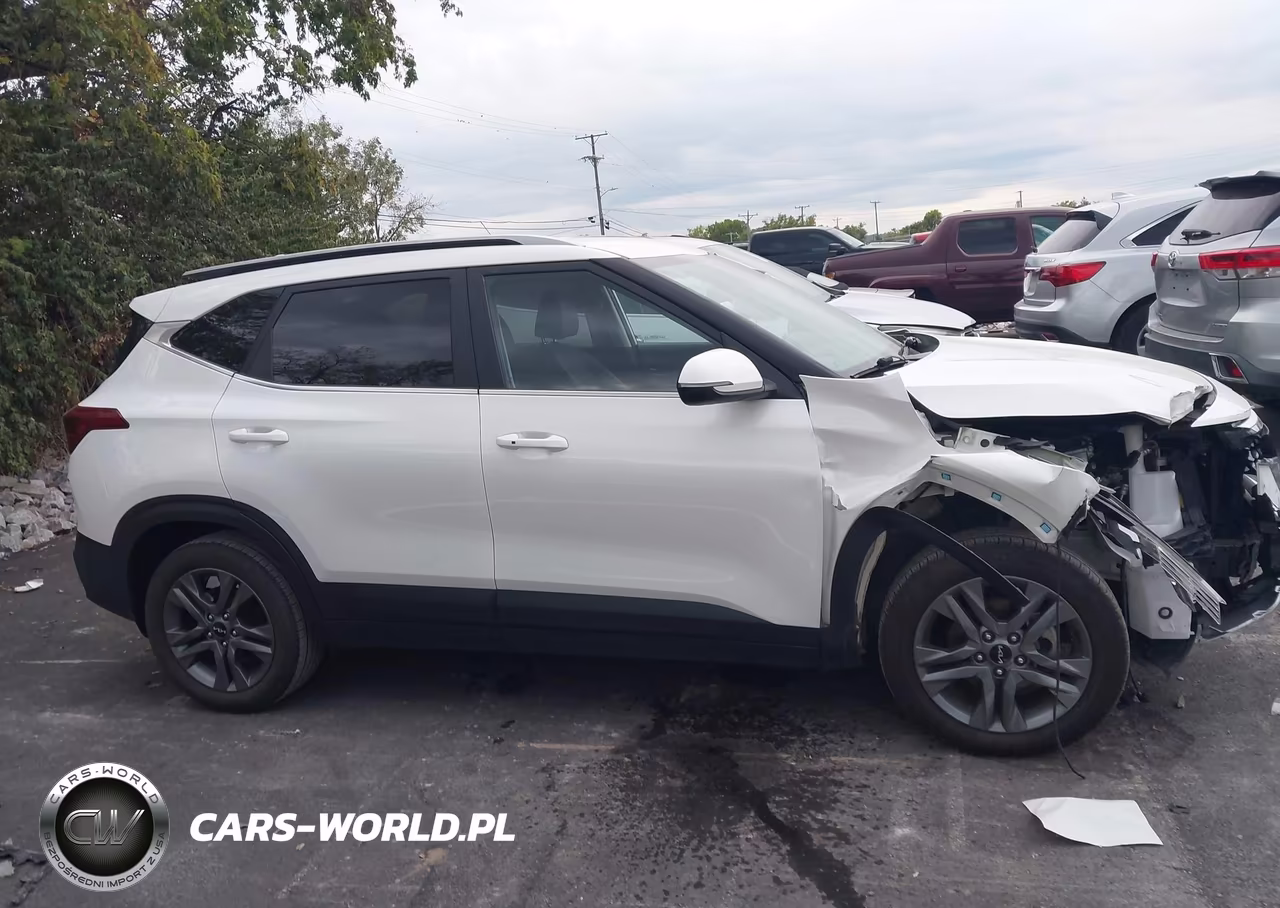 2023 Kia Seltos S VIN:KNDEU2AAXP7396534 - 13