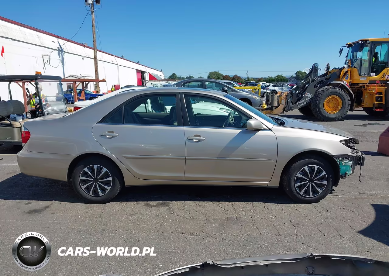 2005 Toyota Camry Le VIN:JTDBE30K453026684 - 14