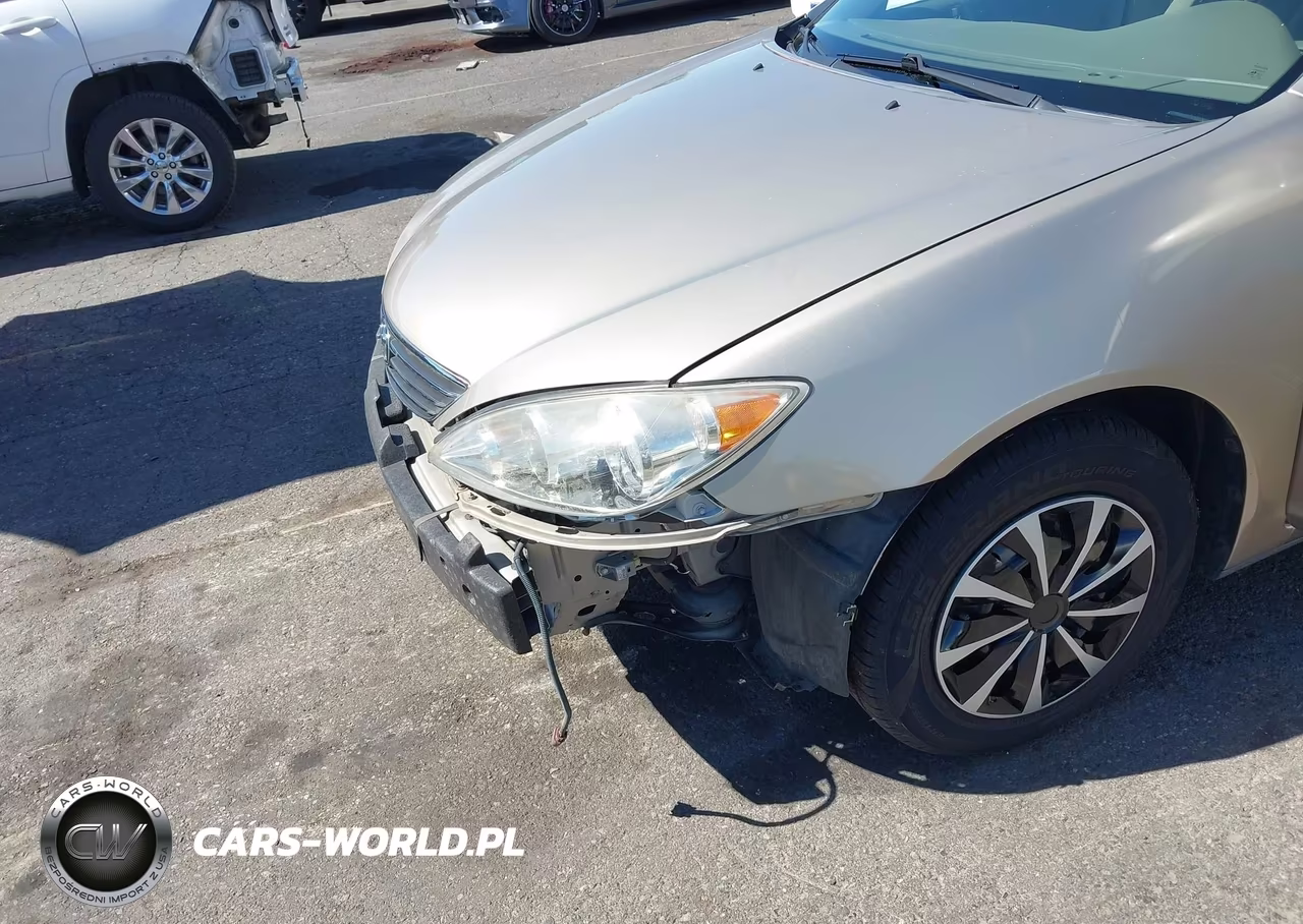 2005 Toyota Camry Le VIN:JTDBE30K453026684 - 18