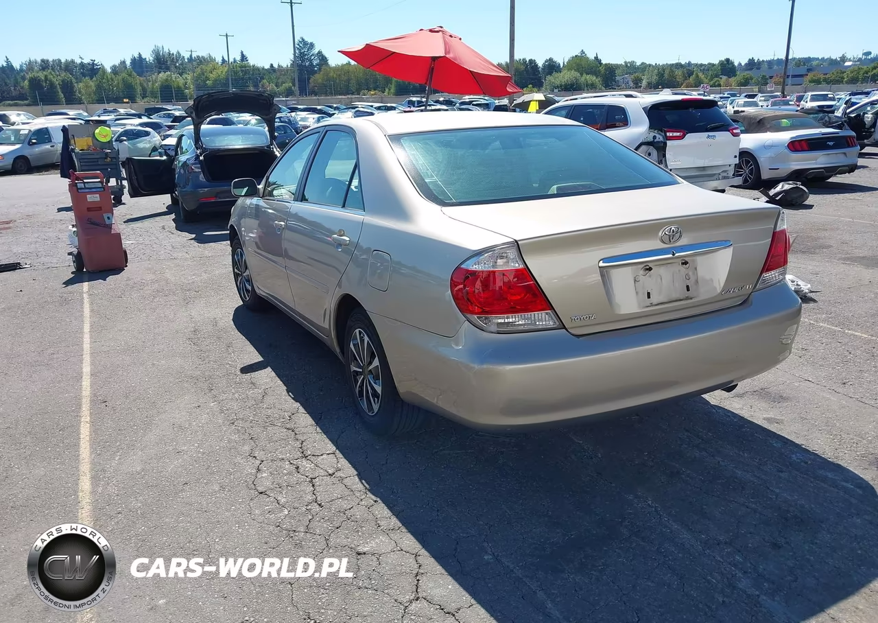 2005 Toyota Camry Le VIN:JTDBE30K453026684 - 3