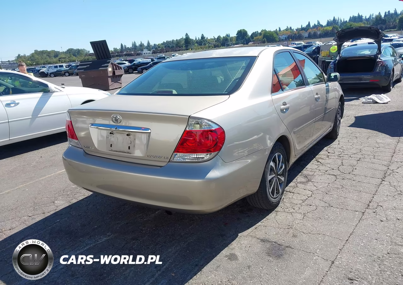 2005 Toyota Camry Le VIN:JTDBE30K453026684 - 4