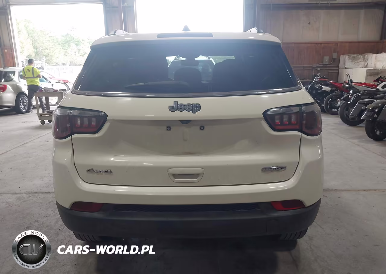 2018 Jeep Compass Latitude 4X4 VIN:3C4NJDBB3JT398690 - 17