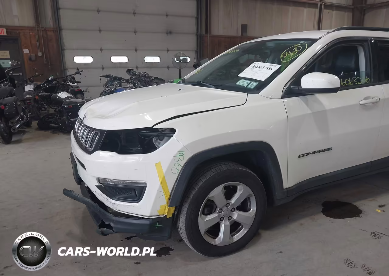 2018 Jeep Compass Latitude 4X4 VIN:3C4NJDBB3JT398690 - 18