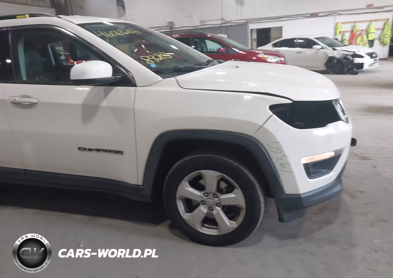 2018 Jeep Compass Latitude 4X4 VIN:3C4NJDBB3JT398690 - 19