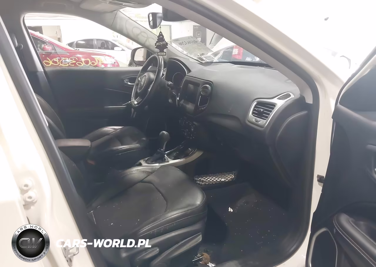 2018 Jeep Compass Latitude 4X4 VIN:3C4NJDBB3JT398690 - 5