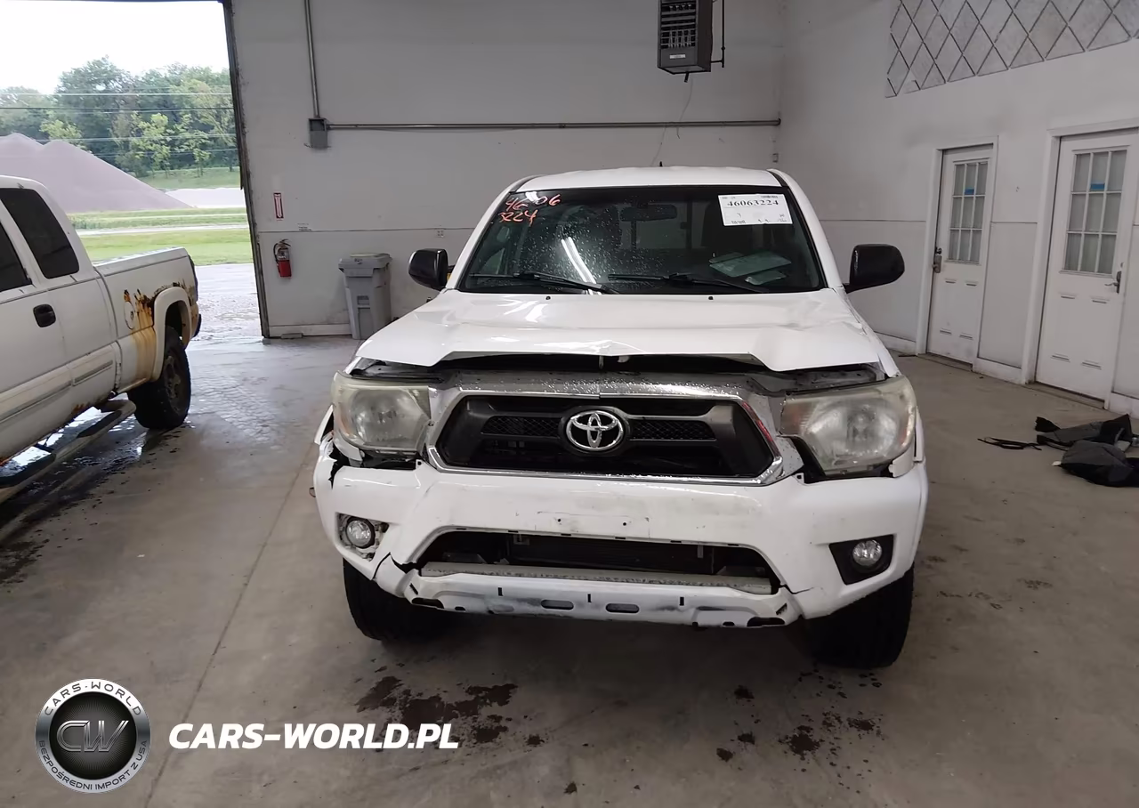 2015 Toyota Tacoma Base V6 VIN:5TFUU4EN8FX113745 - 12
