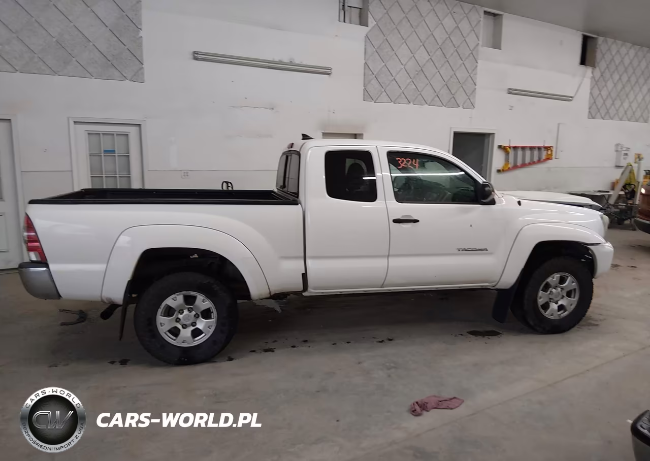 2015 Toyota Tacoma Base V6 VIN:5TFUU4EN8FX113745 - 13