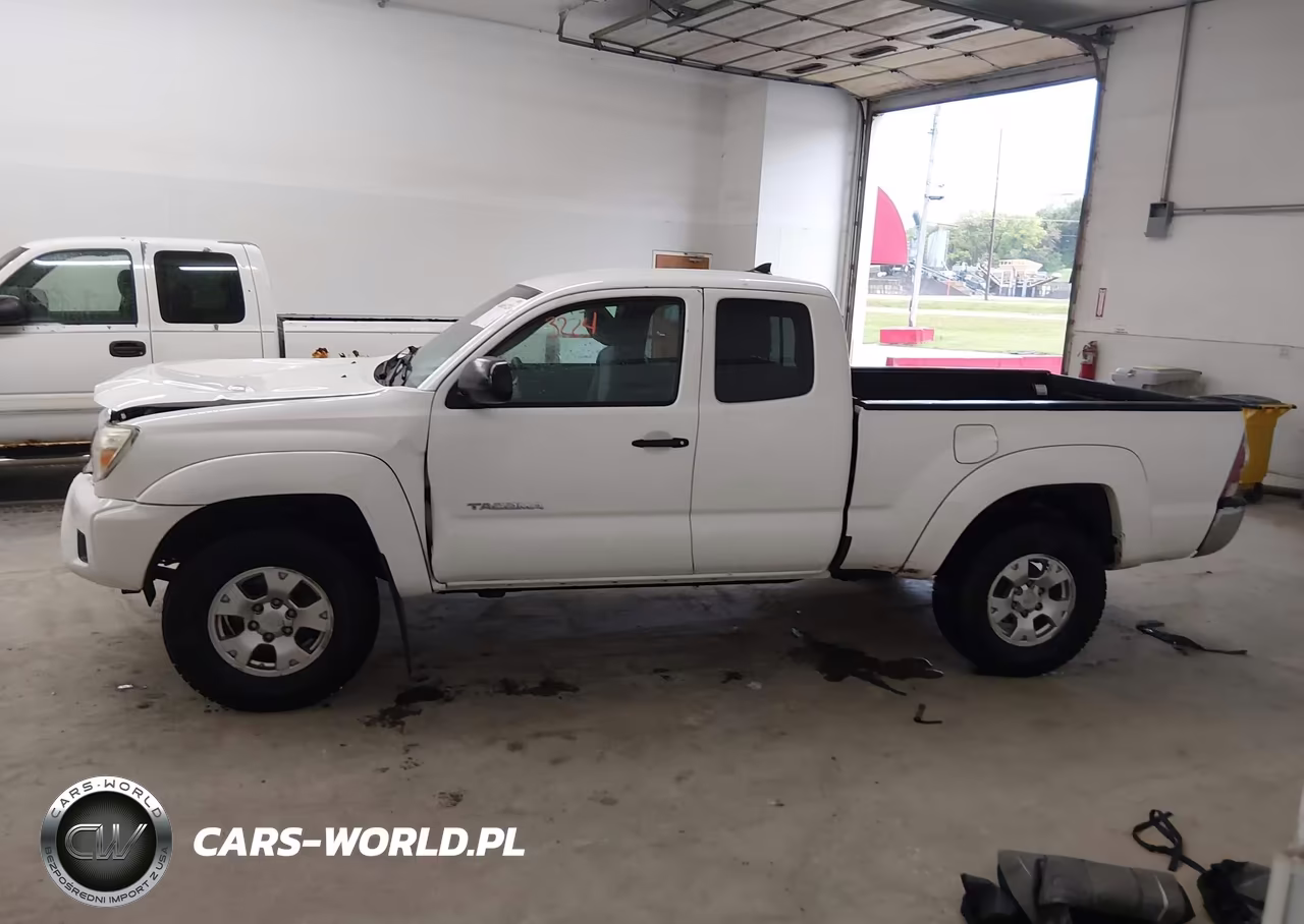 2015 Toyota Tacoma Base V6 VIN:5TFUU4EN8FX113745 - 14