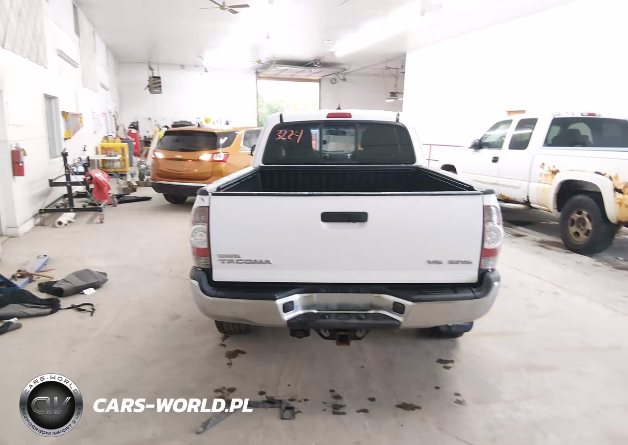 2015 Toyota Tacoma Base V6 VIN:5TFUU4EN8FX113745 - 16