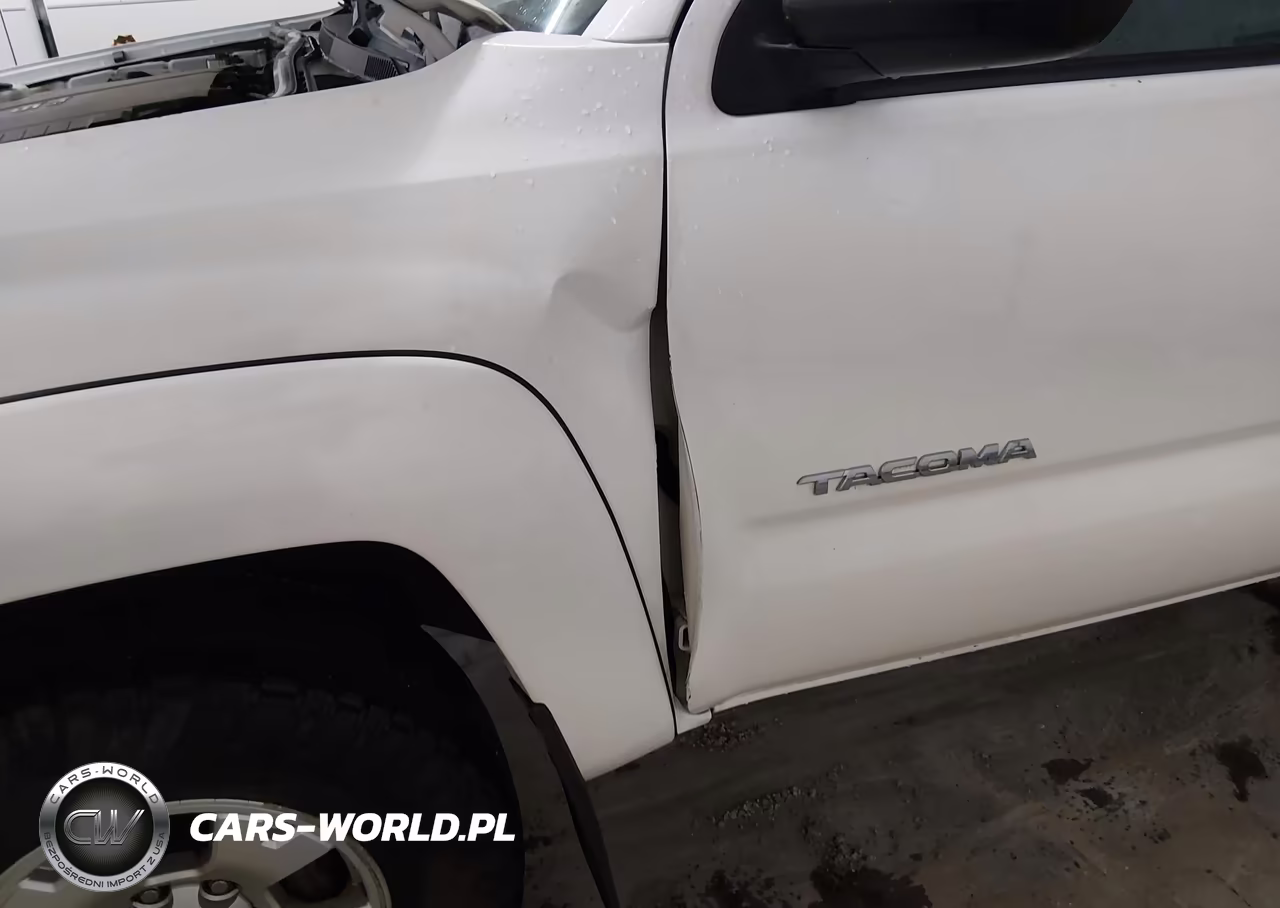 2015 Toyota Tacoma Base V6 VIN:5TFUU4EN8FX113745 - 6