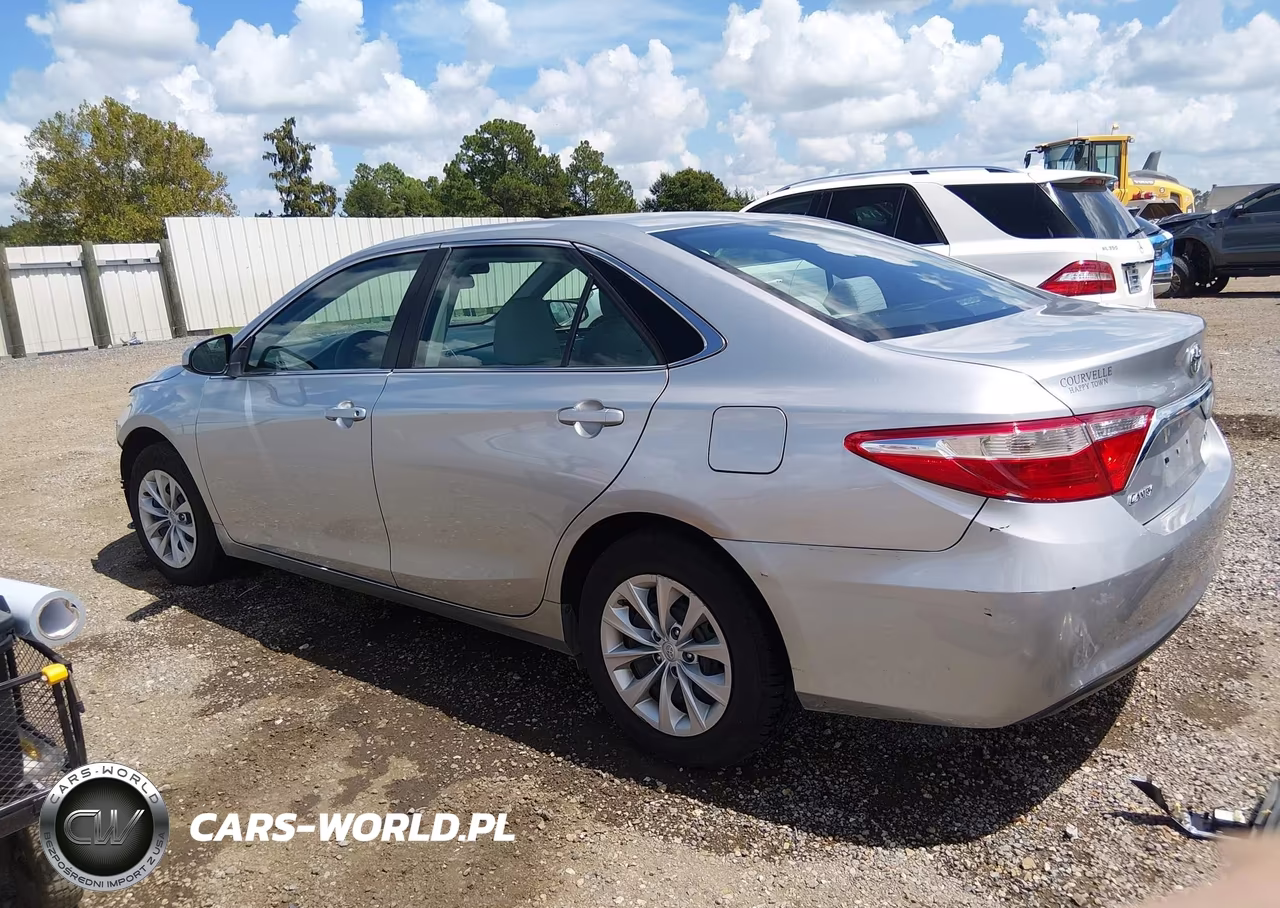 2017 Toyota Camry Le VIN:4T1BF1FK6HU663451 - 15