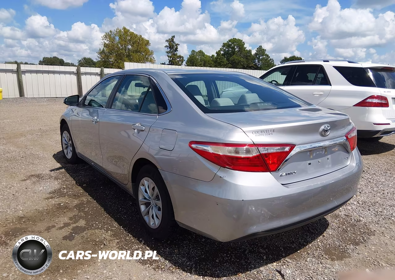 2017 Toyota Camry Le VIN:4T1BF1FK6HU663451 - 3