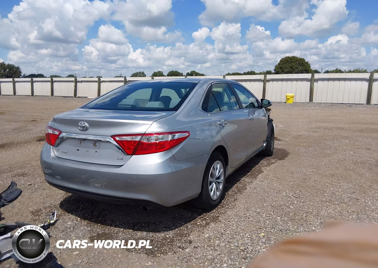2017 Toyota Camry Le VIN:4T1BF1FK6HU663451 - 4