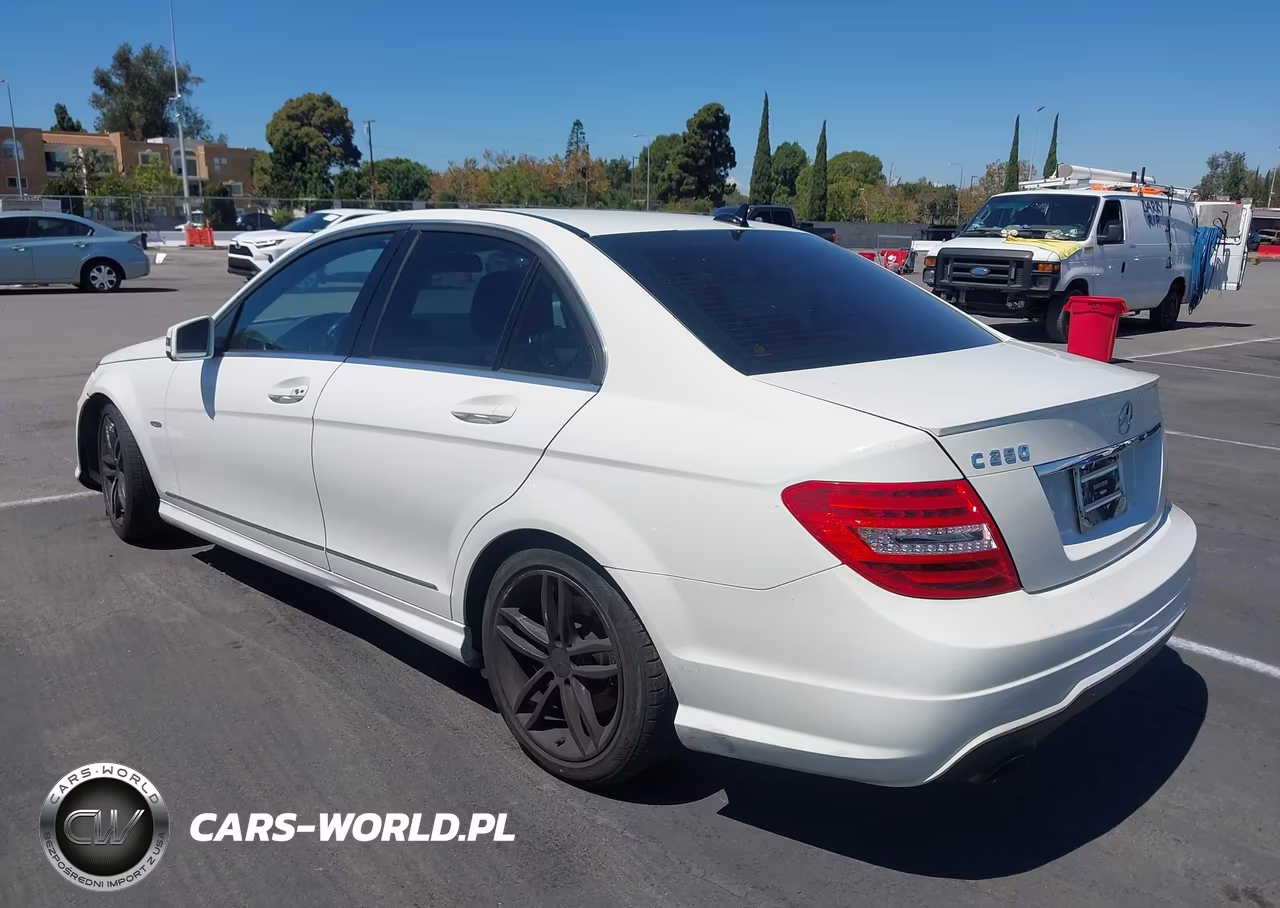 2012 Mercedes-Benz C 250 Sport VIN:WDDGF4HB2CR211216 - 3