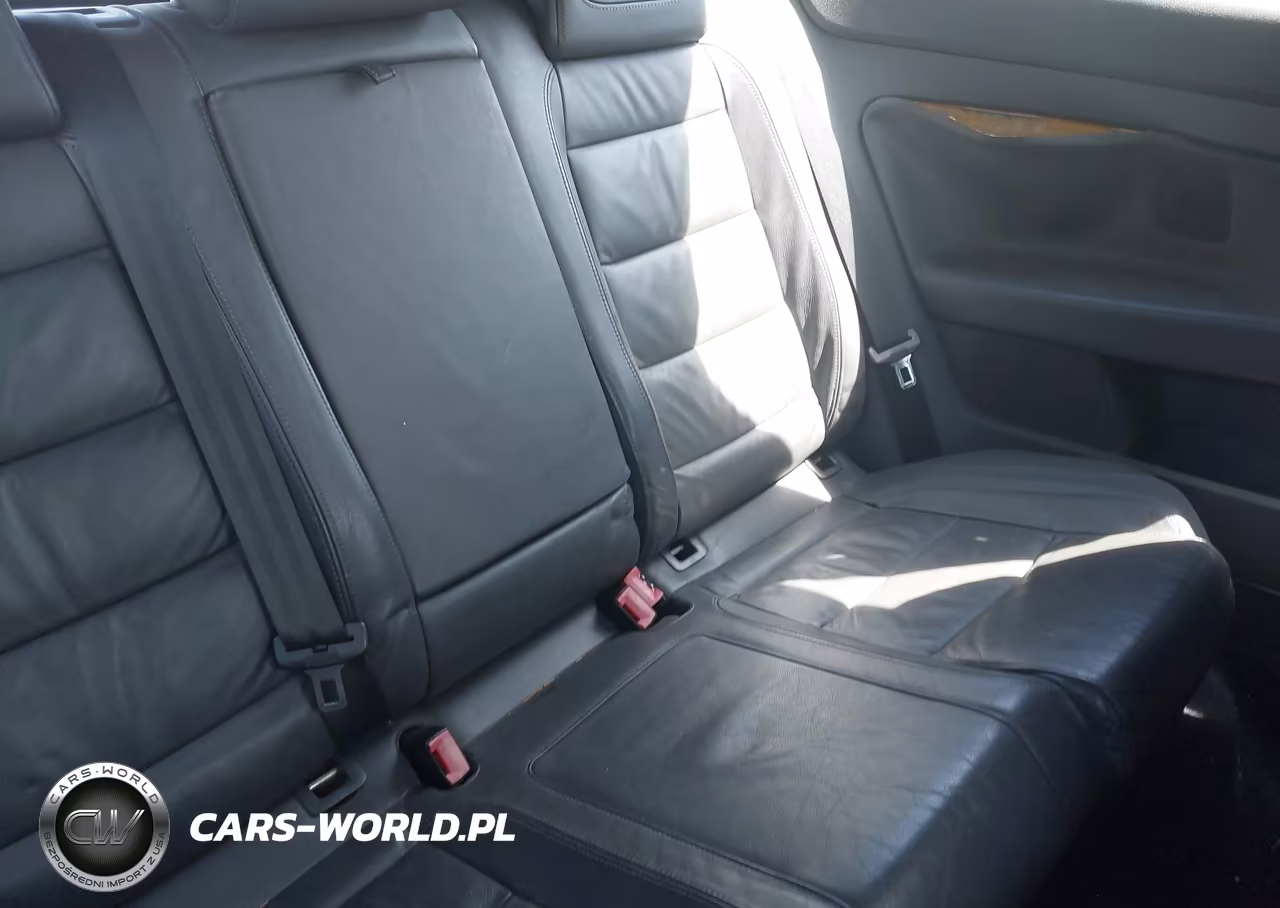 2008 Volkswagen R32 VIN:WVWKC71KX8W248323 - 8