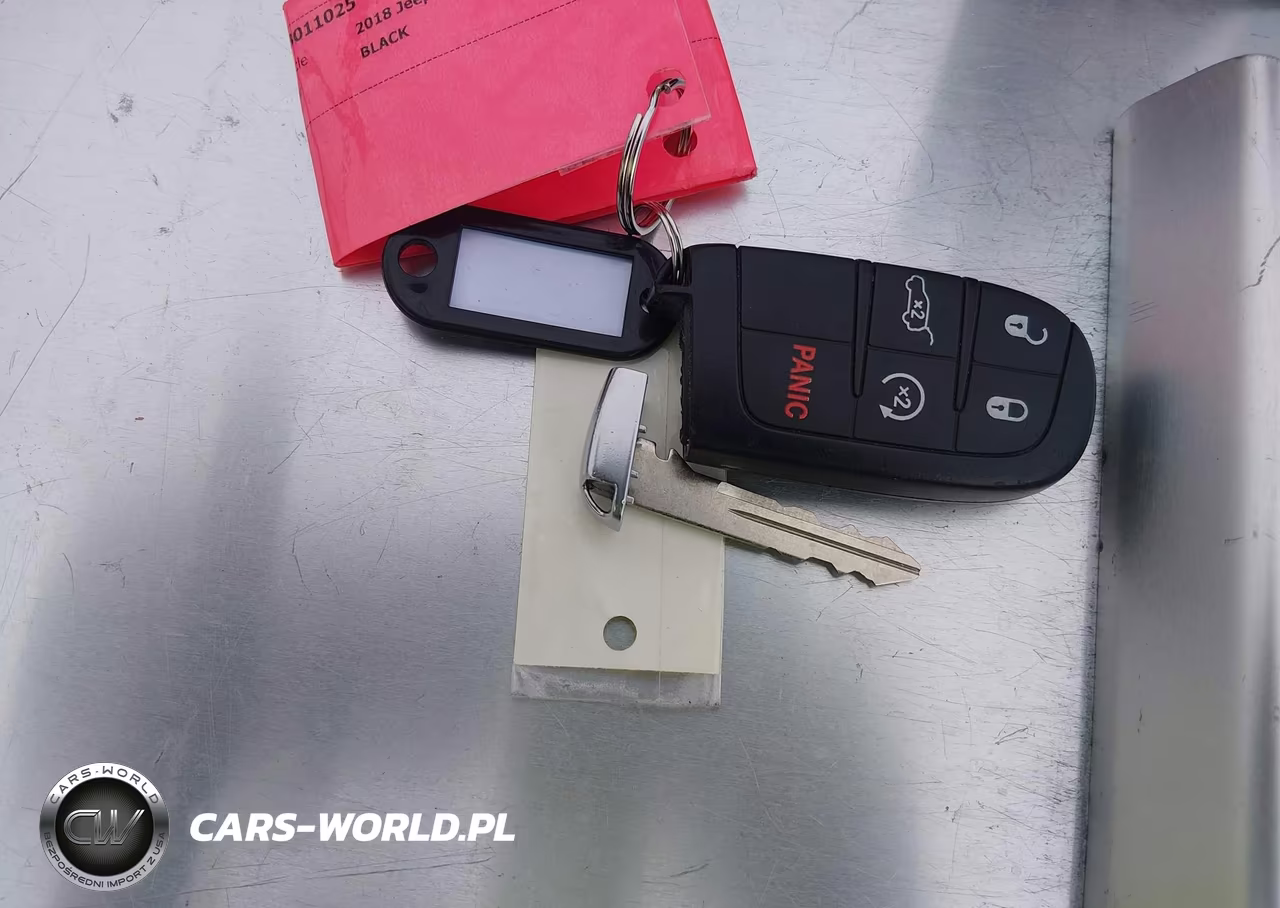 2018 Jeep Grand Cherokee Altitude 4X4 VIN:1C4RJFAG0JC178851 - 11
