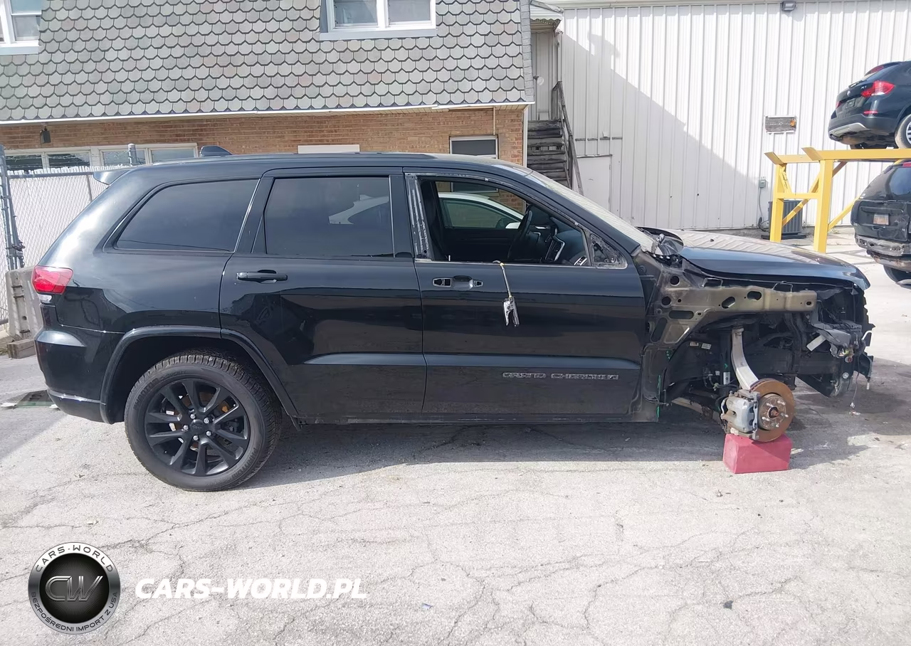 2018 Jeep Grand Cherokee Altitude 4X4 VIN:1C4RJFAG0JC178851 - 14