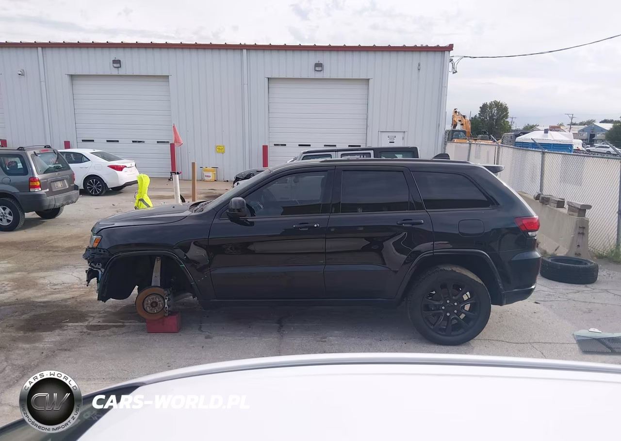 2018 Jeep Grand Cherokee Altitude 4X4 VIN:1C4RJFAG0JC178851 - 15